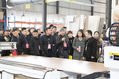 達(dá)斐麗全屋定制五億戰(zhàn)略投資回饋暨會(huì)員服務(wù)升級(jí)私享會(huì)完美收官